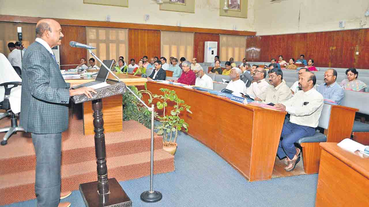 ఓయూ బడ్జెట్‌ రూ.752 కోట్లు