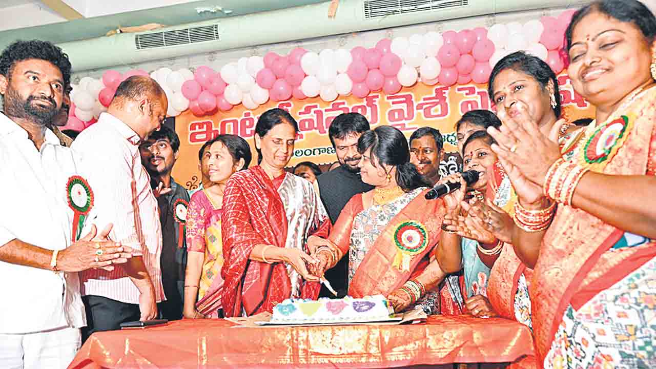 ప్రతి మహిళ ఒక మొక్క నాటాలి