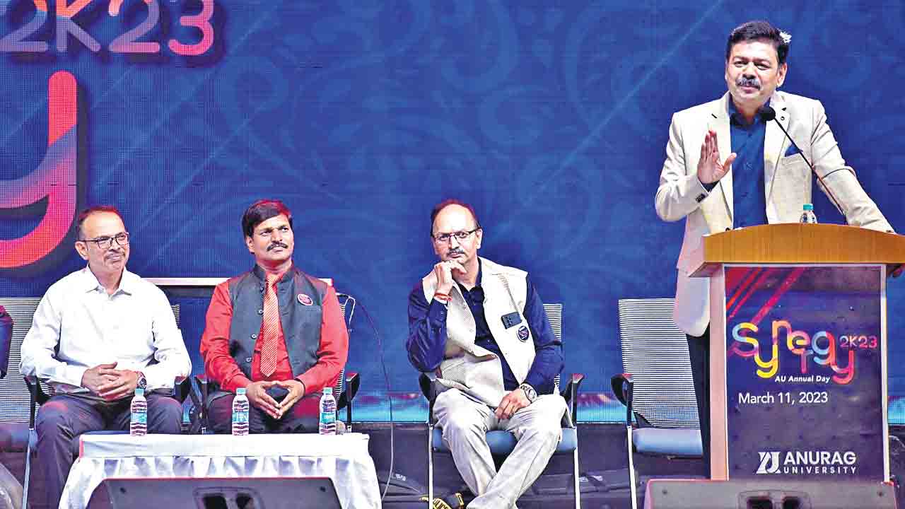 ప్రతి విద్యార్థి లక్ష్య సాధన కోసం కృషి చేయాలి