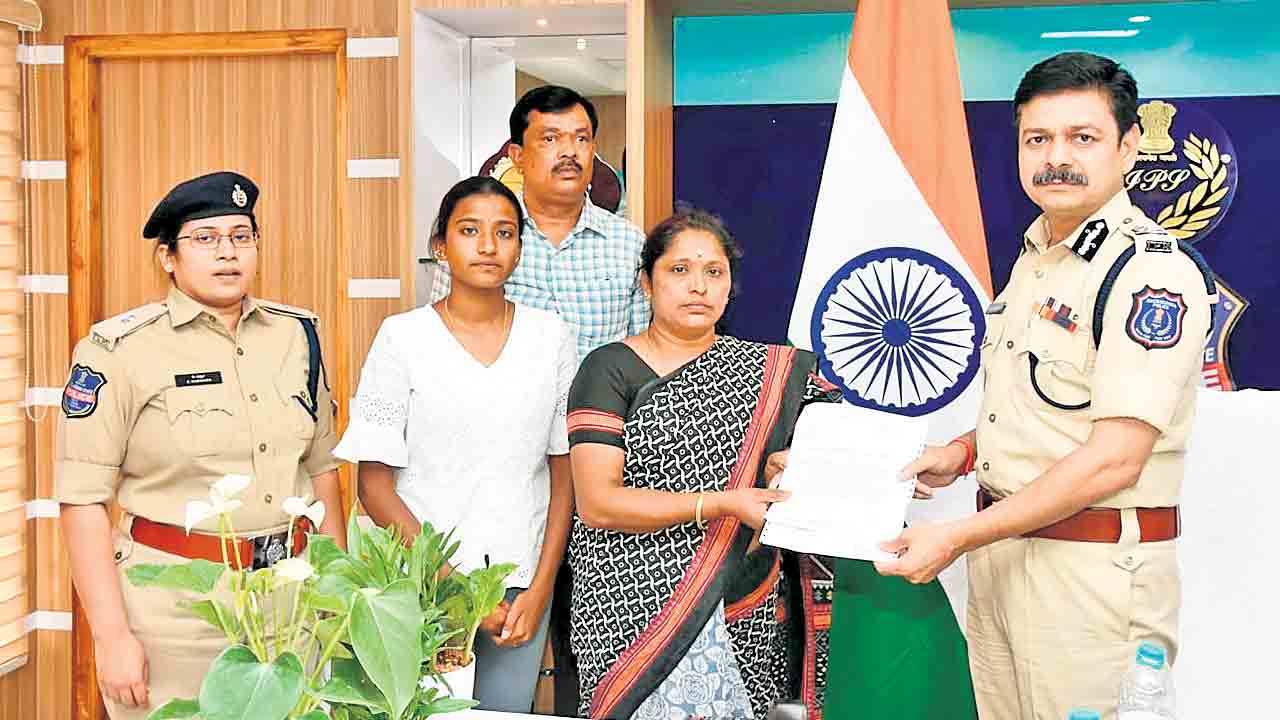 సిబ్బంది సంక్షేమానికి ప్రాధాన్యత