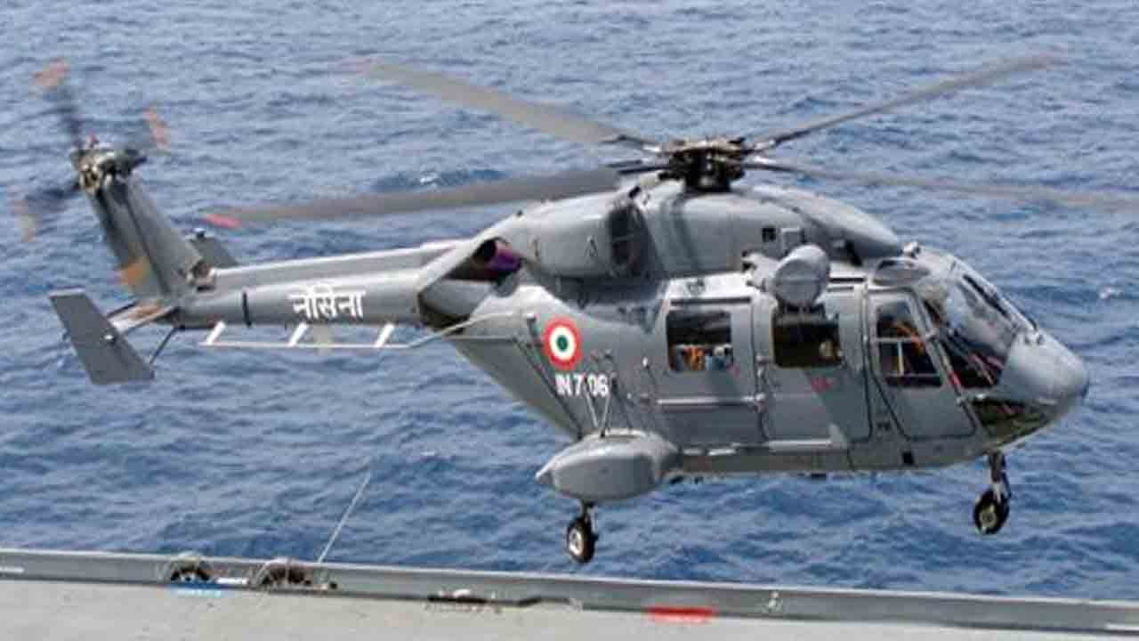 Helicopter Emergency Landing | ముంబై తీరంలో నేవీ హెలిక్యాప్టర్‌ అత్యవసర ల్యాండింగ్‌..!