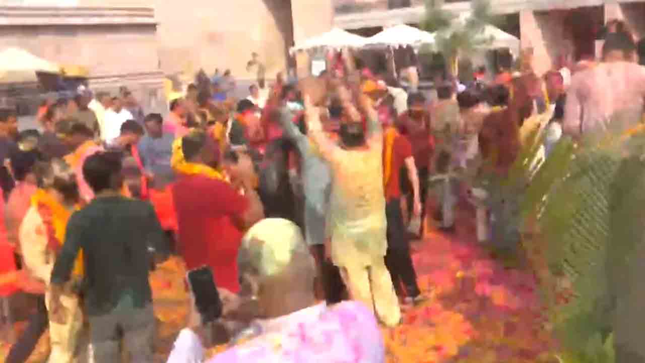 Holi Celebrations | హోలీ.. రంగుల కేళి.. దేశవ్యాప్తంగా అంబరాన్నంటిని సంబరాలు