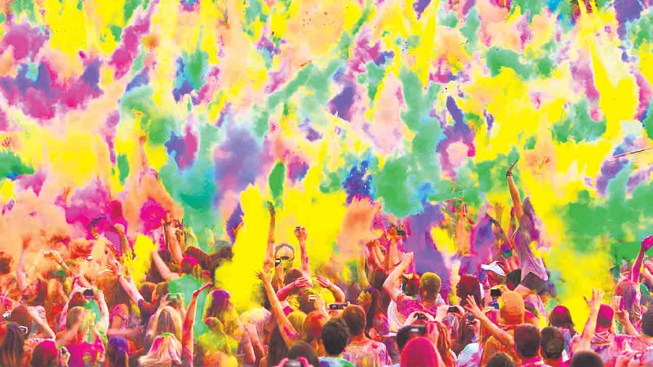 Colours | హోలీ రోజు దివ్య వర్ణాల్లో మెరిసిపోదాం