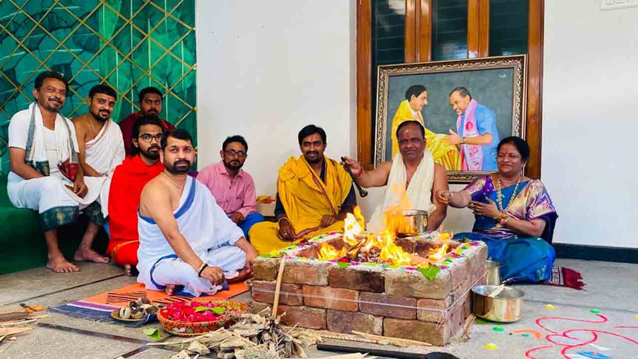 CM KCR | సీఎం కేసీఆర్‌ సంకల్పం నెరవేరాలని కాంక్షిస్తూ ప్రత్యేక హోమం