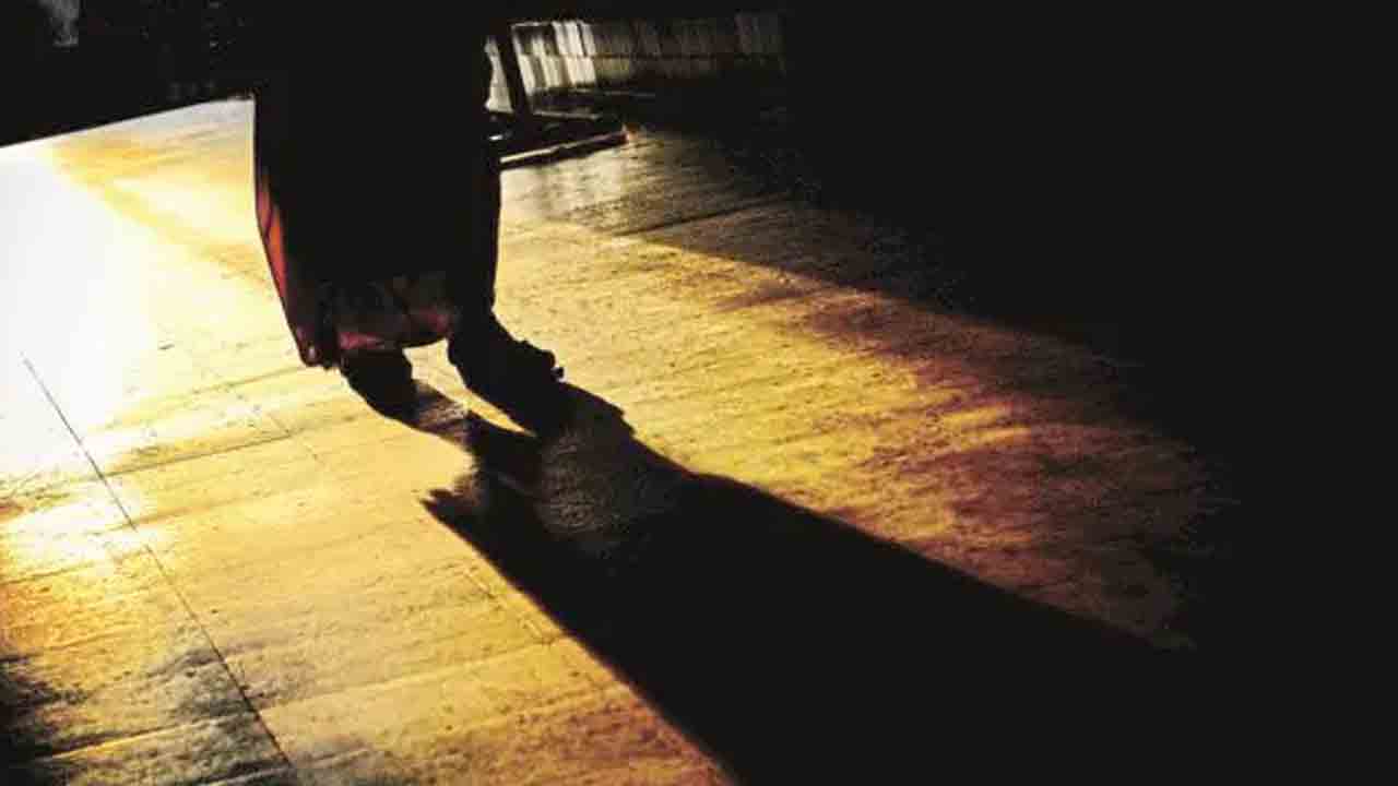 Software engineer | ఉద్యోగం పోతుందనే భయంతో సాఫ్ట్‌వేర్‌ ఉద్యోగి బలవన్మరణం