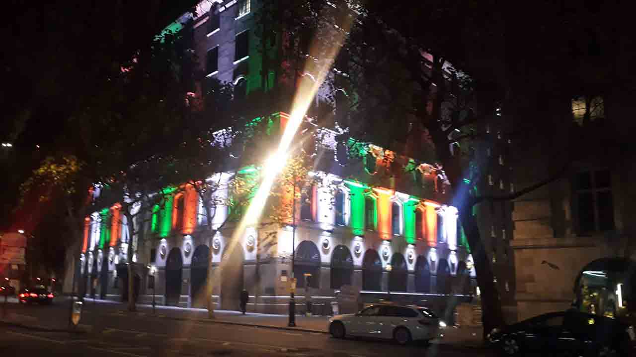 లండన్‌లో భారత జాతీయ జెండాను అగౌరవపరిచిన ఖలిస్థానీ అనుకూలవాదులు.. ఢిల్లీలో బ్రిటన్‌ దౌత్యవేత్తకు కేంద్రం సమన్లు