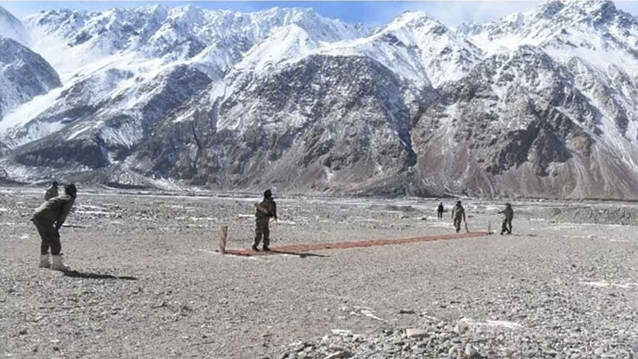Indian Army | గల్వాన్‌ లోయలో క్రికెట్‌ ఆడిన ఇండియన్‌ ఆర్మీ.. వీడియోలు వైరల్‌..!