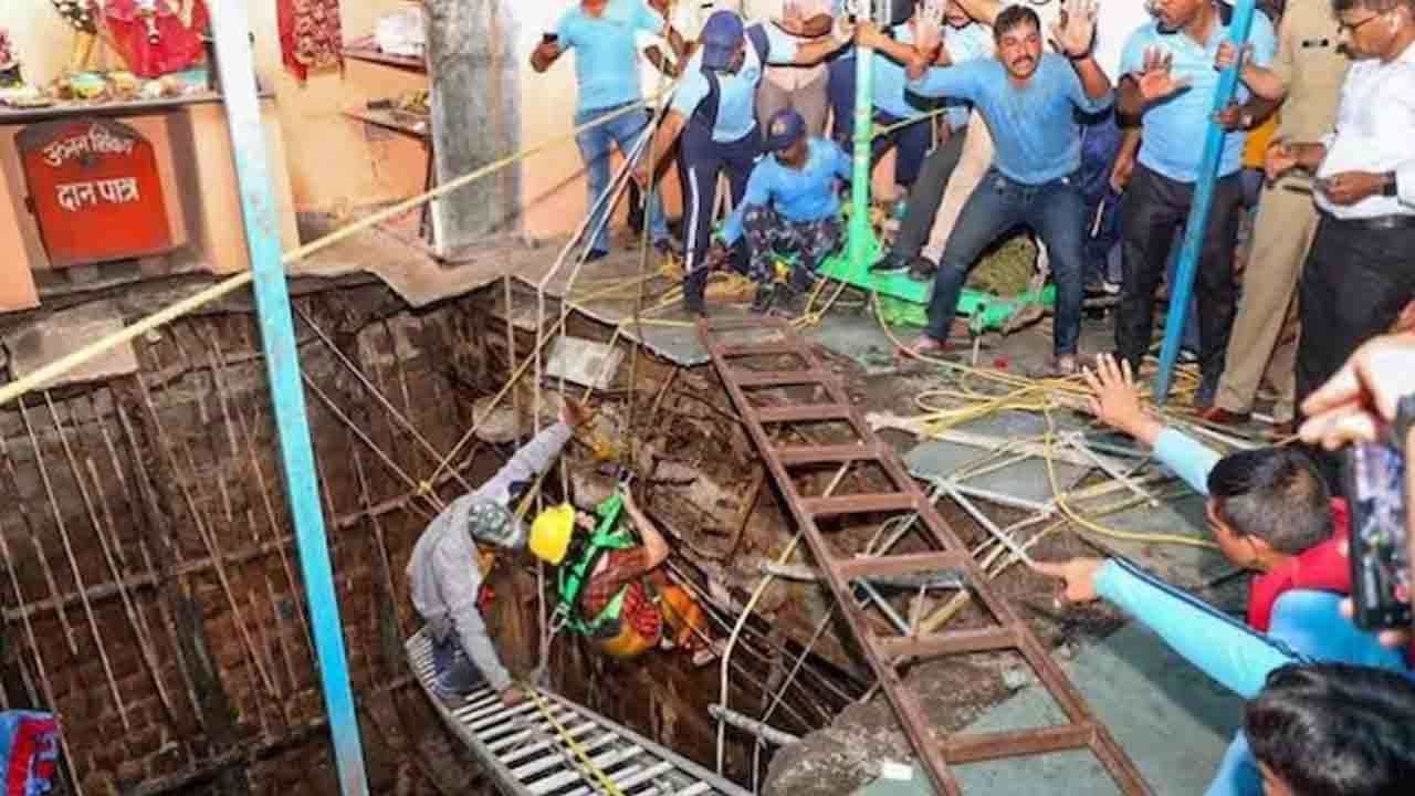 Indore Step well collapse | గుడిలో కూలిన మెట్ల బావి పైకప్పు.. 35కు చేరిన మృతులు