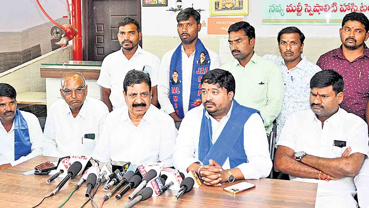 ఎంపీ కోమటిరెడ్డిది అగ్రకుల అహంకారమే