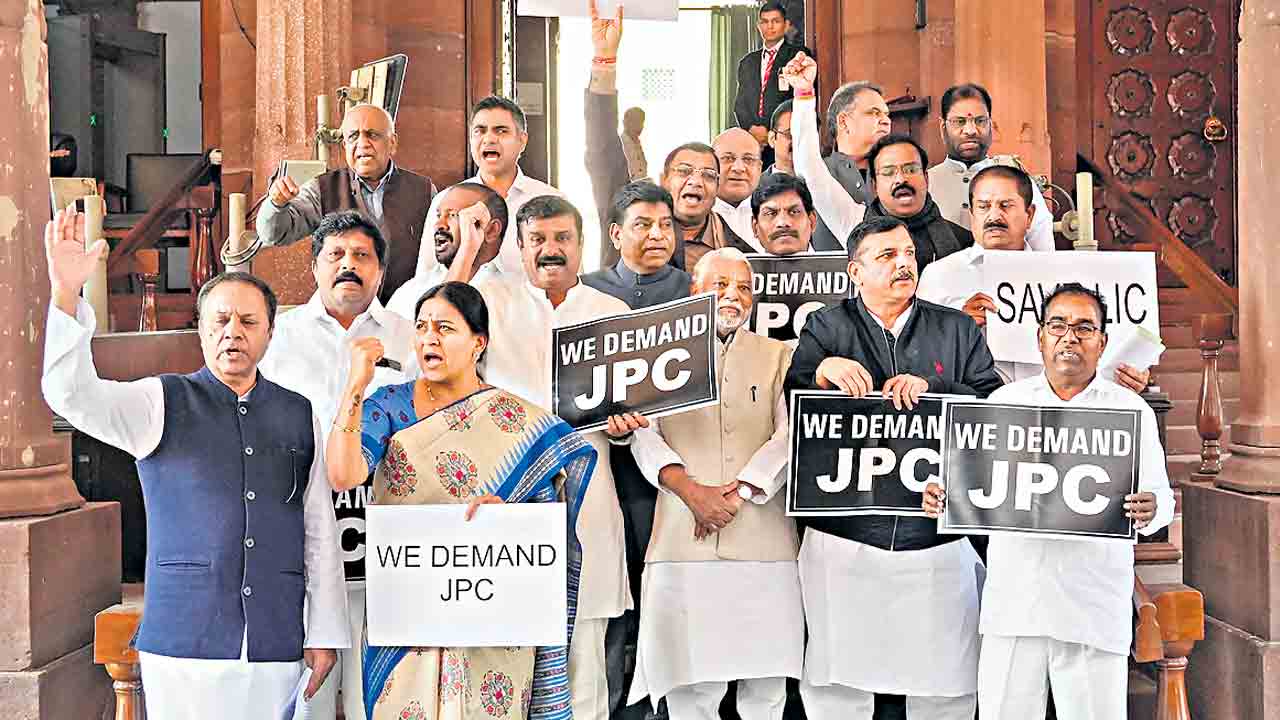 నేడు పార్లమెంటులో బీఆర్‌ఎస్‌ ఆందోళన