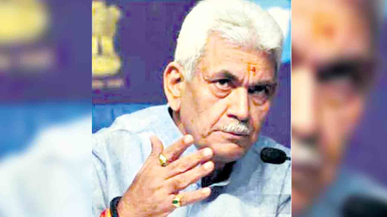 Mahatma Gandhi | గాంధీజీకి డిగ్రీ లేదు.. కానీ జాతిపిత అయ్యారు.. జమ్ముకశ్మీర్‌ ఎల్జీ వ్యాఖ్యలు