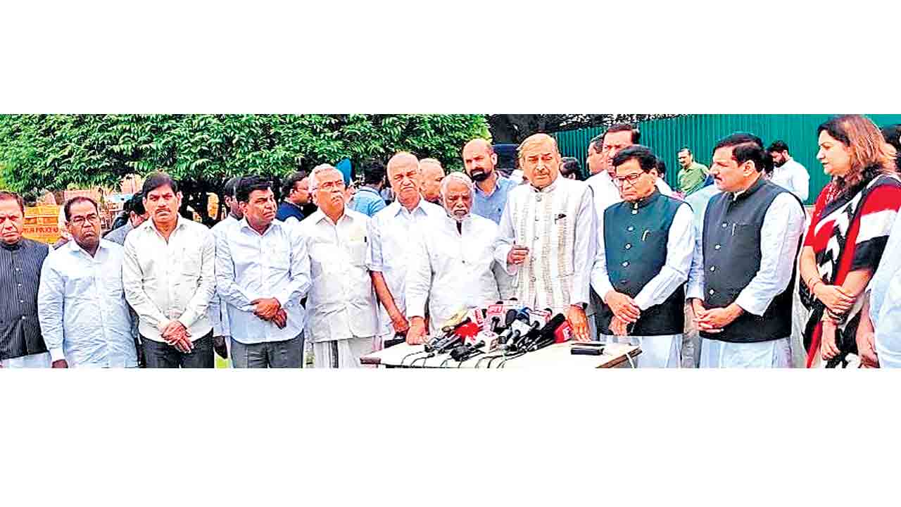 పట్టువదలని బీఆర్‌ఎస్‌