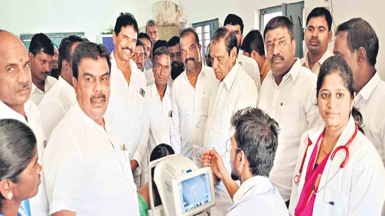 చీకటి జీవితాల్లో ఆశాకిరణం