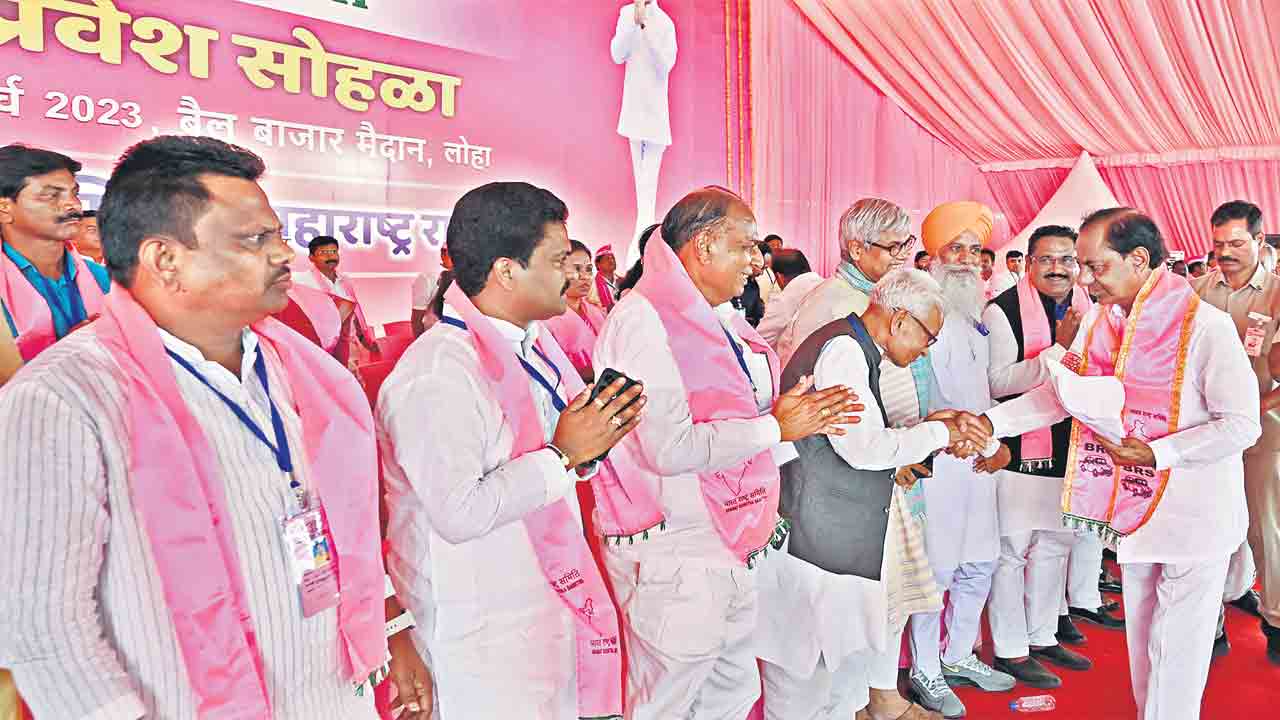 Kandhar BRS Public meeting | కంధార్‌లో జనజాతర.. మహారాష్ట్రలో రెండో బహిరంగ సభ విజయవంతం