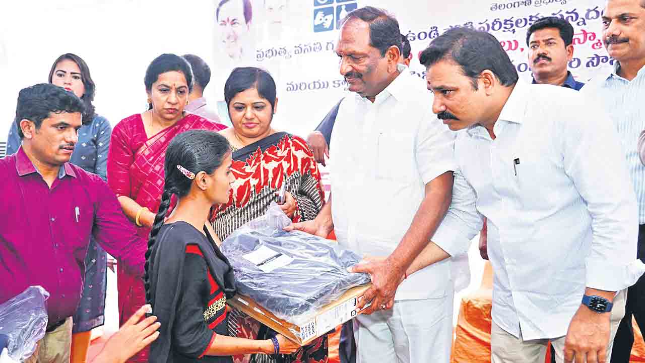 దివ్యాంగులకు కార్పొరేట్ల చేయూత