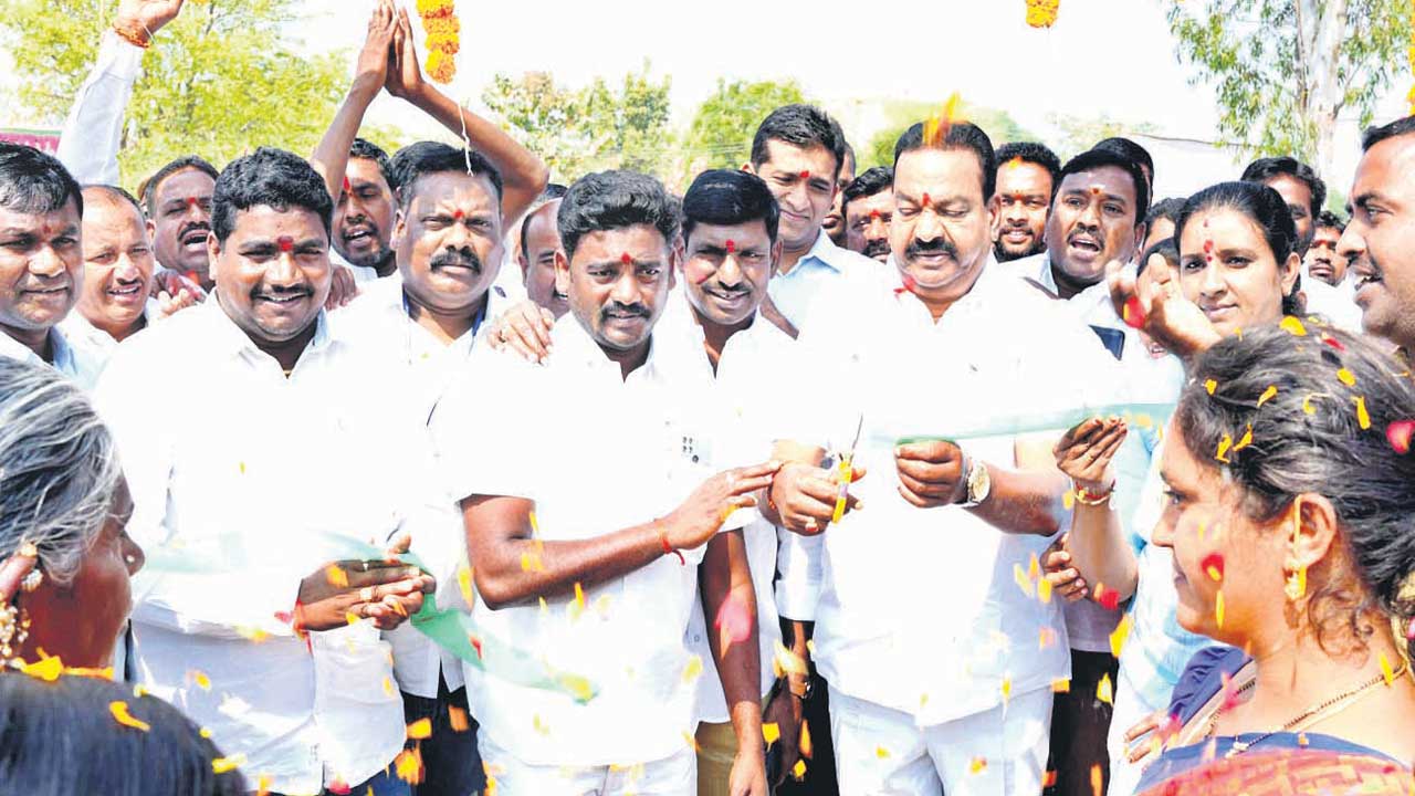 అభివృద్ధిలో ప్రజాభాగస్వామ్యం ప్రశంసనీయం