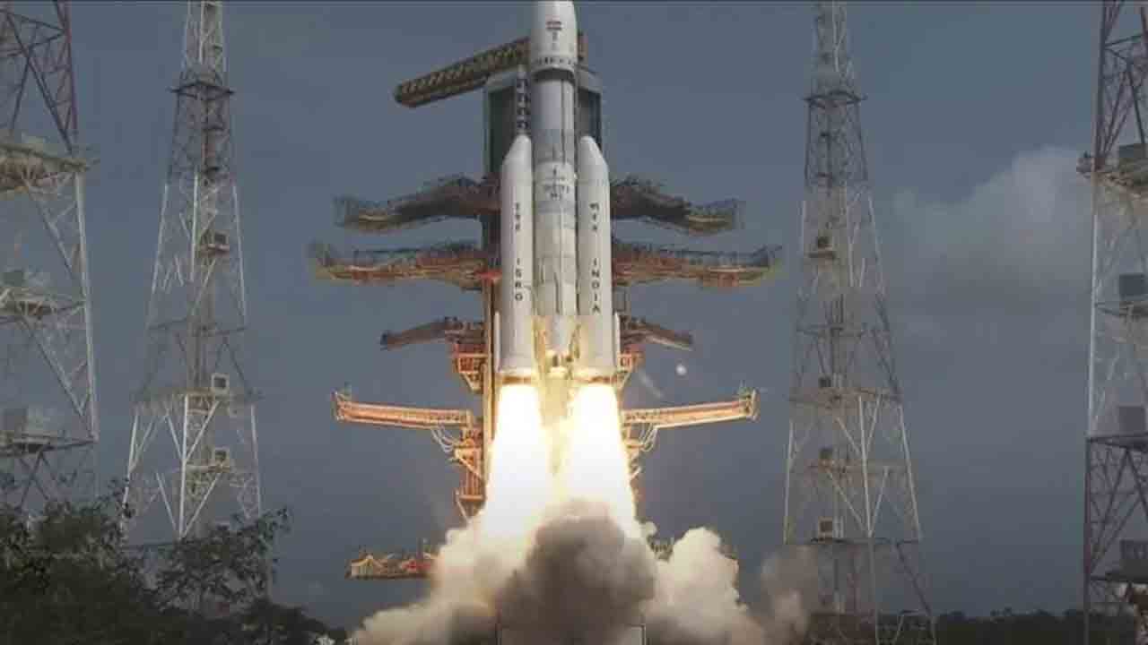 ISRO LVM-3 | నింగిలోకి దూసుకెళ్లిన ఎల్‌వీఎం-3 రాకెట్‌