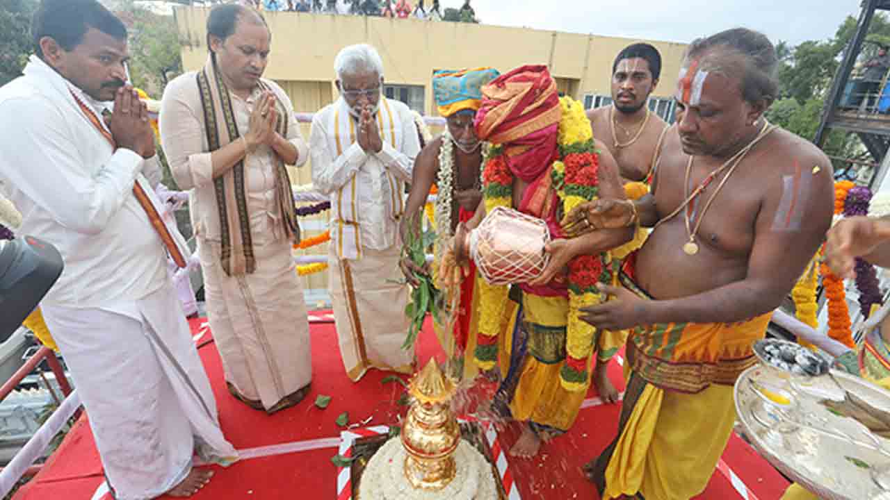 Kumbhabhishekam | చెన్నైలో వైభవంగా శ్రీ పద్మావతి అమ్మవారి ఆలయ మహాకుంభాభిషేకం