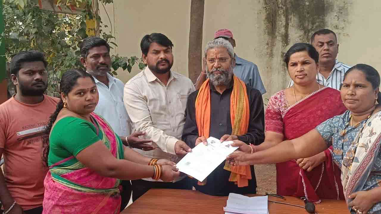 పట్టా వచ్చె.. ఆనందం తెచ్చె