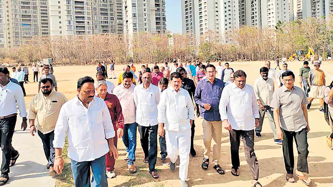 ఖాళీ స్థలాలు.. పార్కులుగా అభివృద్ధి