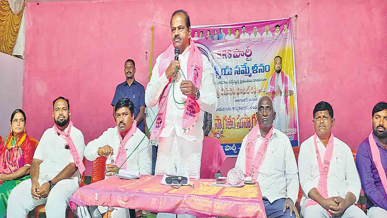 సంక్షేమ పథకాలను గడప గడపకూ తీసుకెళ్లాలి