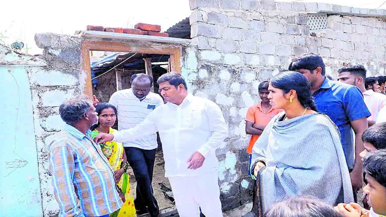 ధైర్యంగా ఉండండి.. ఆదుకుంటాం