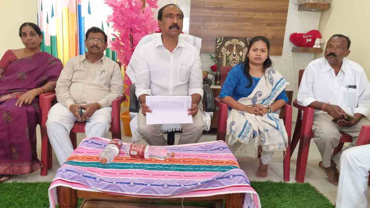 విమర్శించడమే జీవన్‌రెడ్డి పని