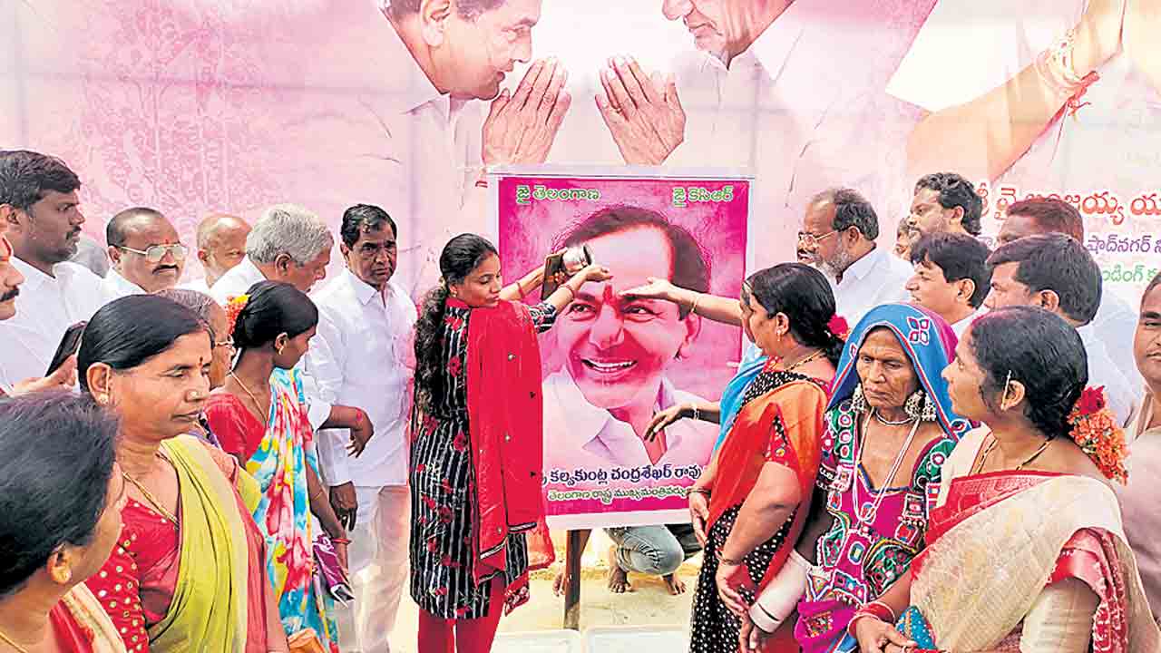 ప్రతిపక్షాలకు అభివృద్ధి కనిపించడం లేదా?