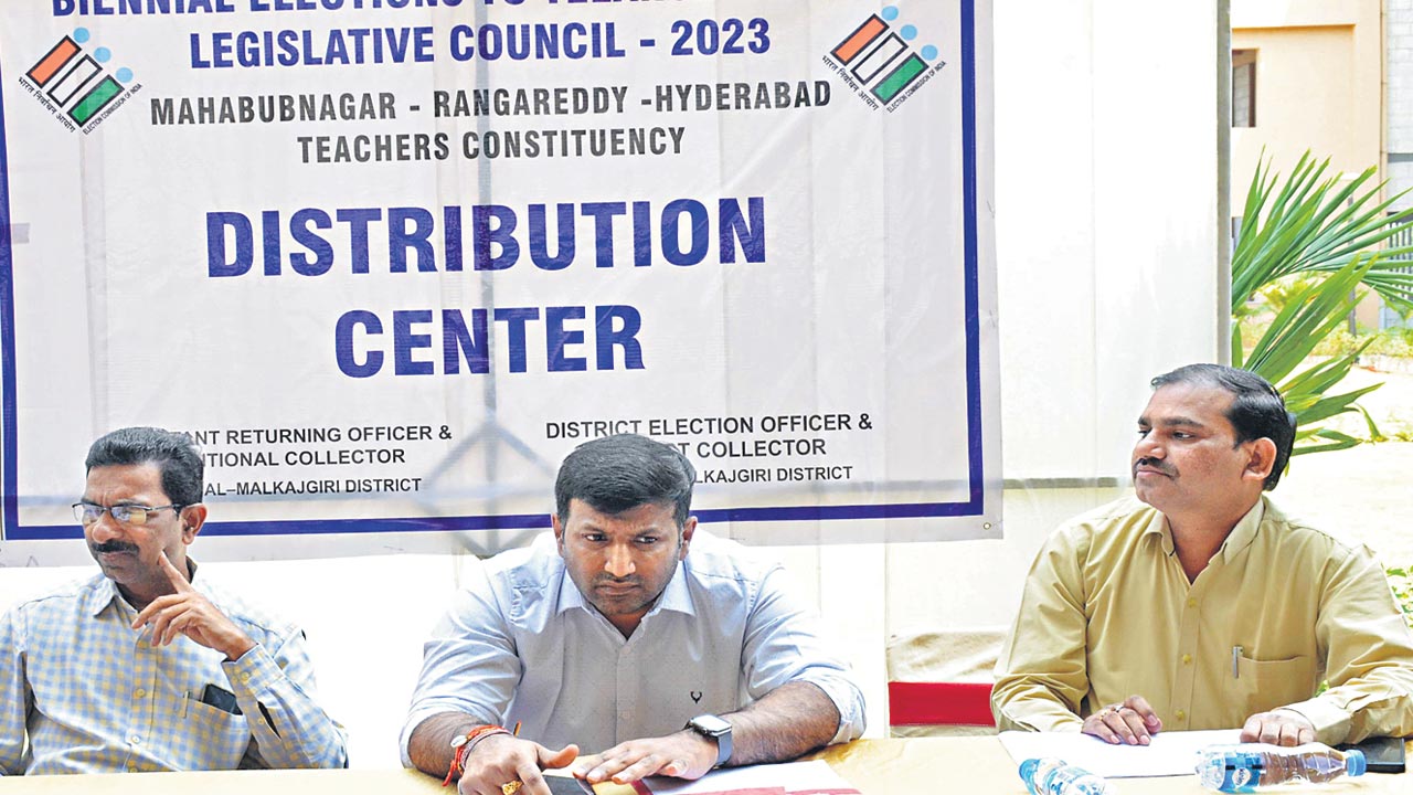 నేడు టీచర్‌ ఎమ్మెల్సీ ఎన్నికలు