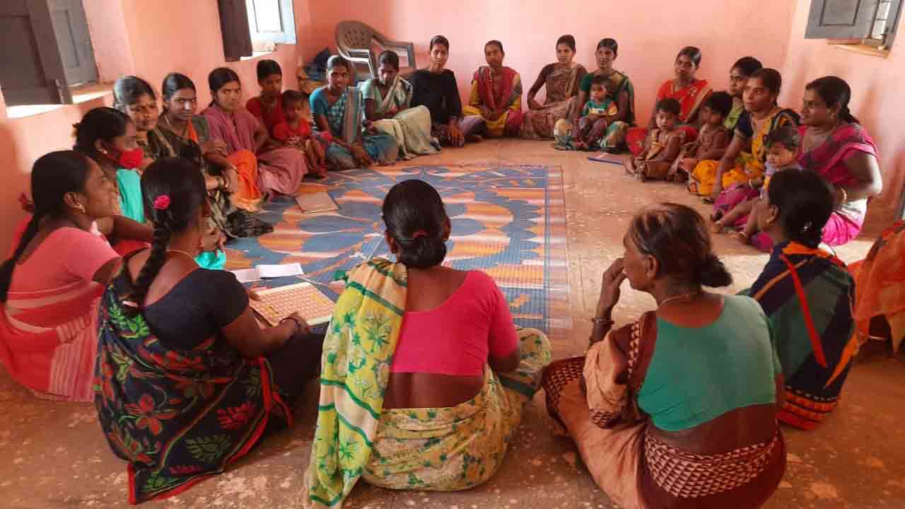 మహిళలకు 15 వేల కోట్ల బ్యాంక్‌ రుణం