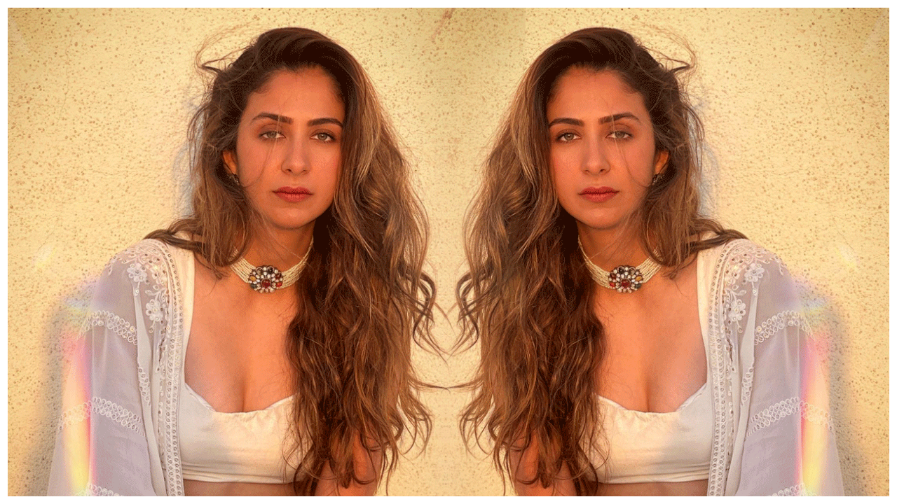 Malvika Raaj | మత్తెక్కించే చూపులతో పిచ్చెక్కిస్తున్న మాళవిక రాజ్..