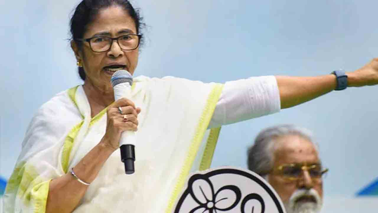 Mamata Banerjee | బాంబే హైకోర్టులో మమతాబెనర్జికి చుక్కెదురు.. ‘జాతీయ గీతం’ కేసులో లభించని ఊరట