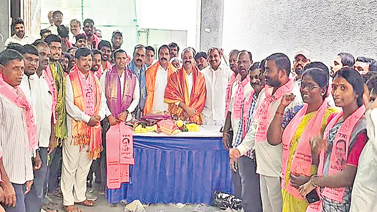 బీఆర్‌ఎస్‌లో భారీగా చేరికలు