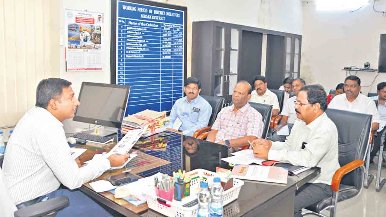 కుక్కలతో జాగ్రత్తగా ఉండాలి