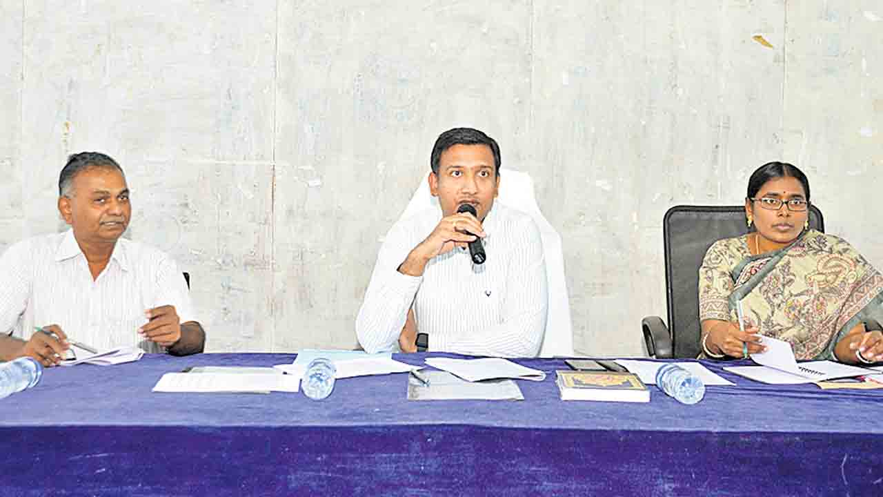 స్కాలర్‌షిప్‌ రిజిస్ట్రేషన్‌ వేగవంతం చేయాలి