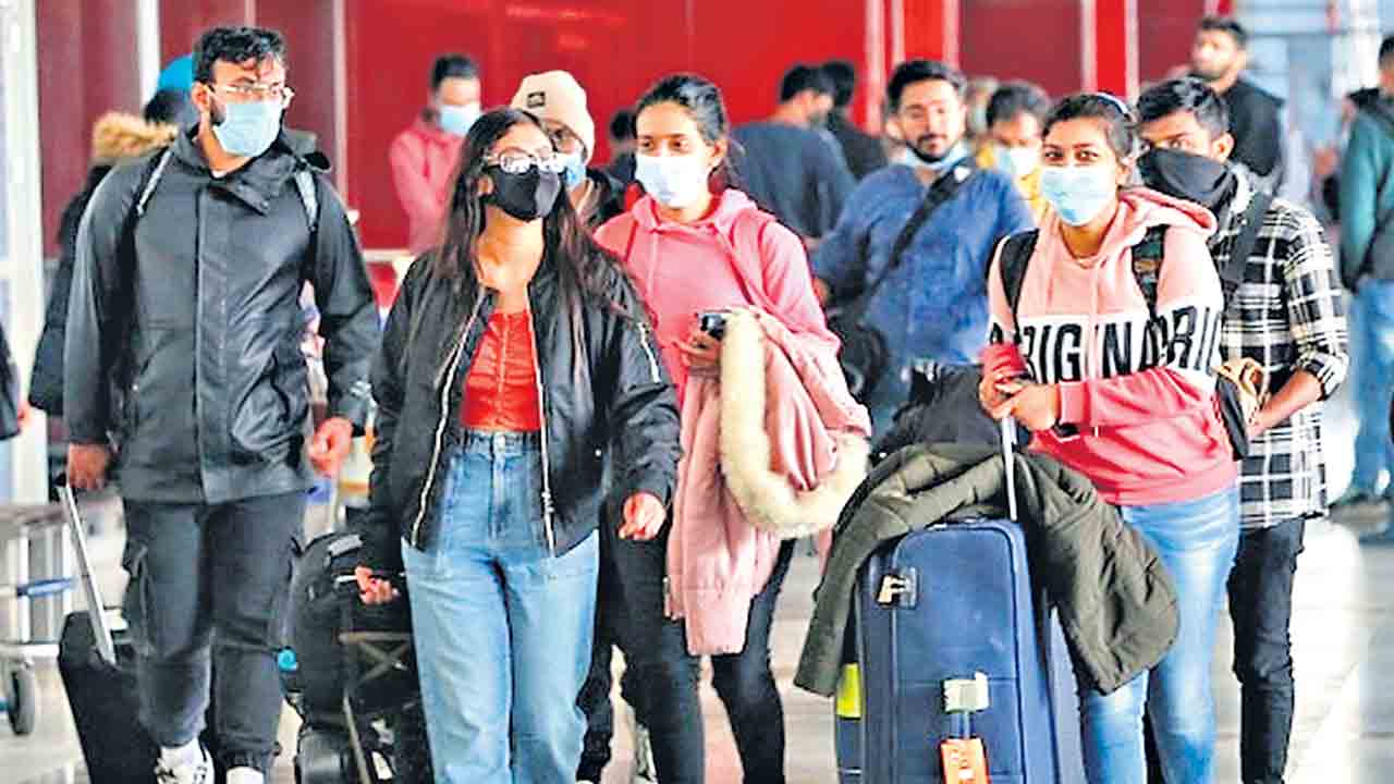 Doctors | ప్రమాదంలో 10 వేల మంది ‘డాక్టర్స్‌’.. ఉక్రెయిన్‌ నుంచి వచ్చిన బాధిత మెడికోలకు దక్కని న్యాయం