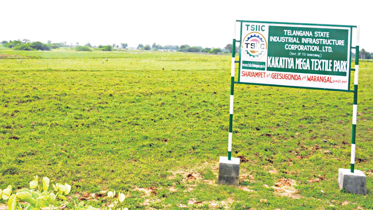 తెలంగాణకు మెగా టెక్స్‌టైల్‌పార్కు