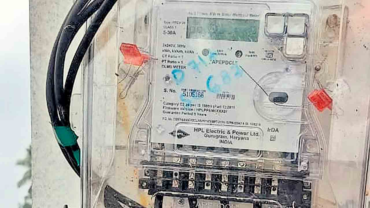 Smart meter | స్మార్ట్‌మీటర్‌ పన్జేస్తలే.. తిరిగితే అతి.. తిరగకపోతే సున్నా రీడింగ్‌