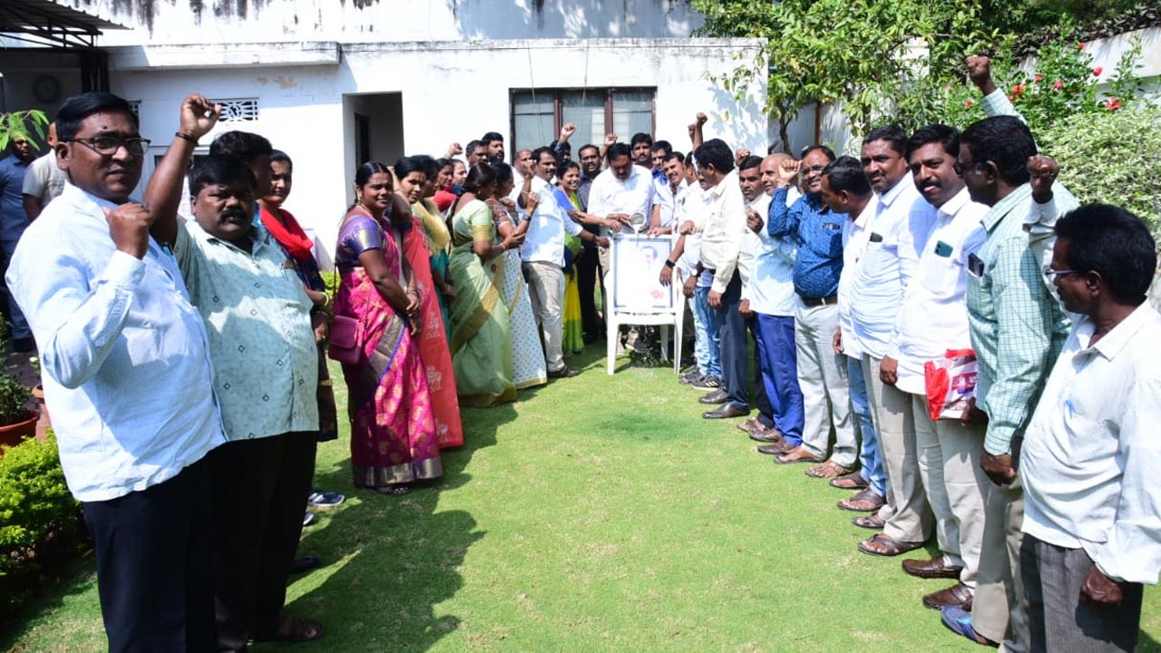 Minister Dayakar Rao | సీఎం కేసీఆర్‌ ఉదారతకు కొత్త పే స్కేలే నిదర్శనం : మంత్రి దయాకర్‌రావు