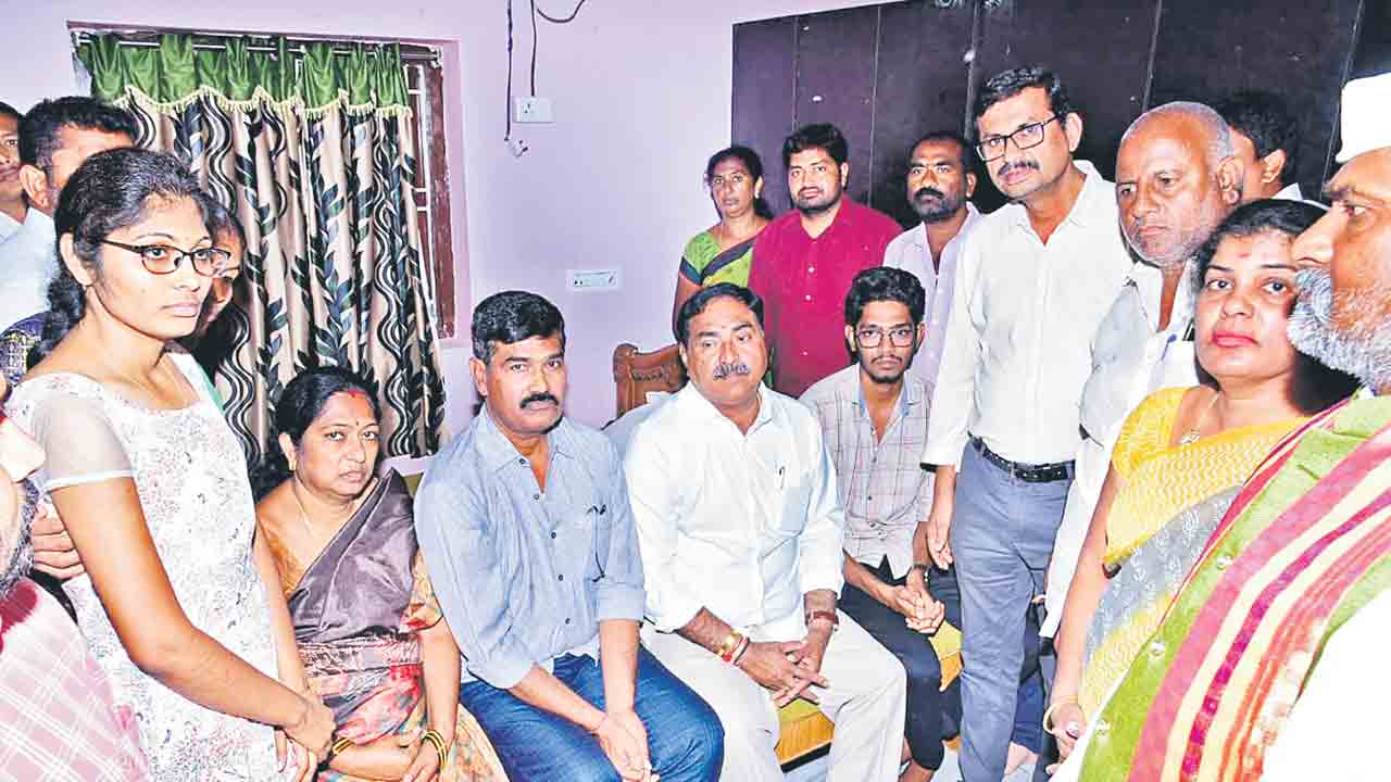 ప్రీతి కుటుంబానికి 20 లక్షల ఆర్థిక సాయం