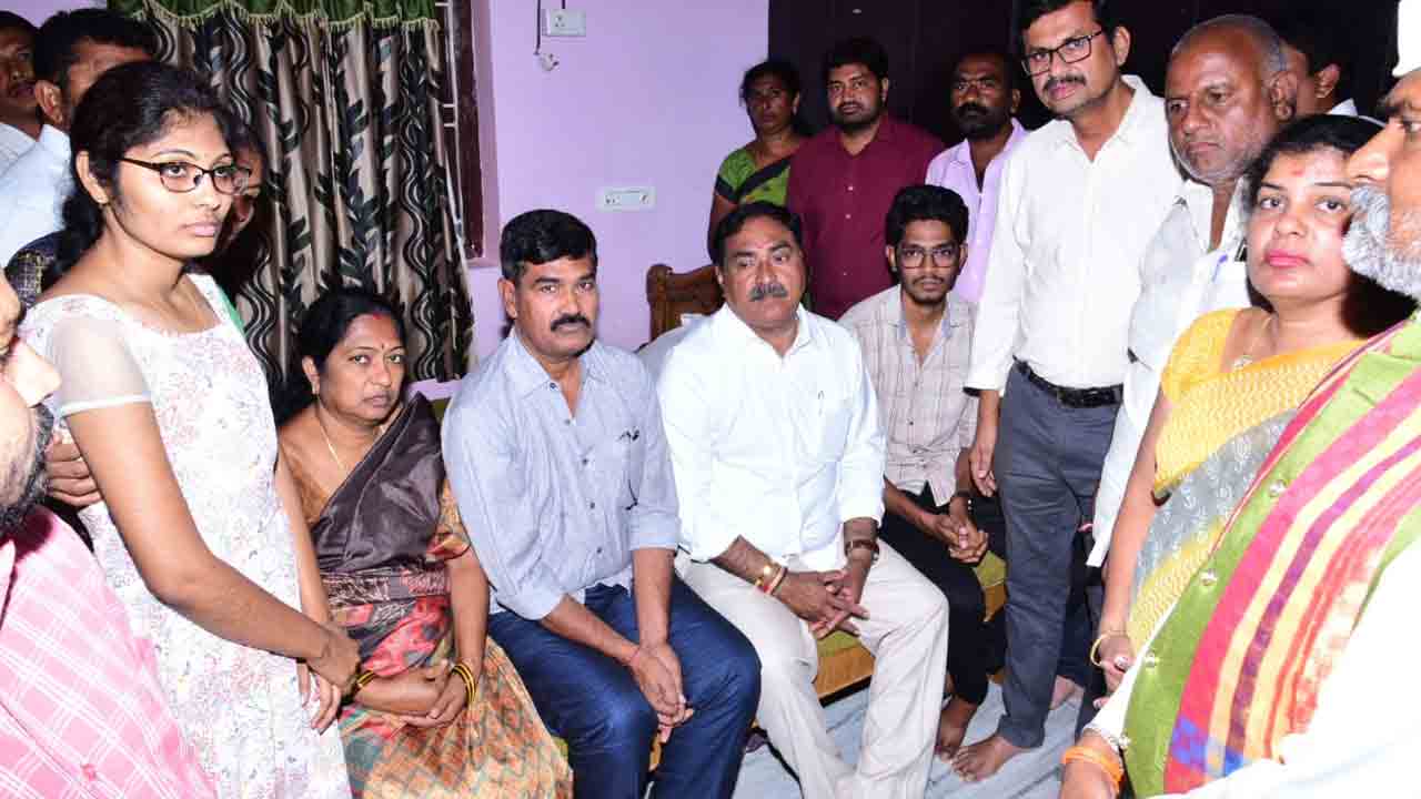 Minister Errabelli | ప్రీతి కుటుంబాన్ని అన్ని విధాలుగా ఆదుకుంటాం  : మంత్రి ఎర్రబెల్లి