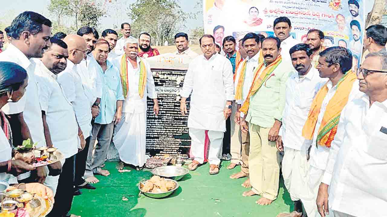 తెలంగాణలో ఆలయాలకు పునర్వైభవం