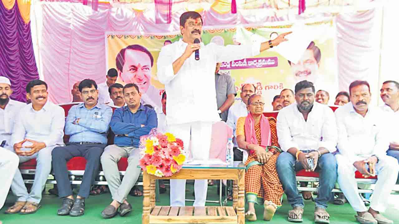 ఎమ్మెల్సీకవితకు అండగా నిలుద్దాం