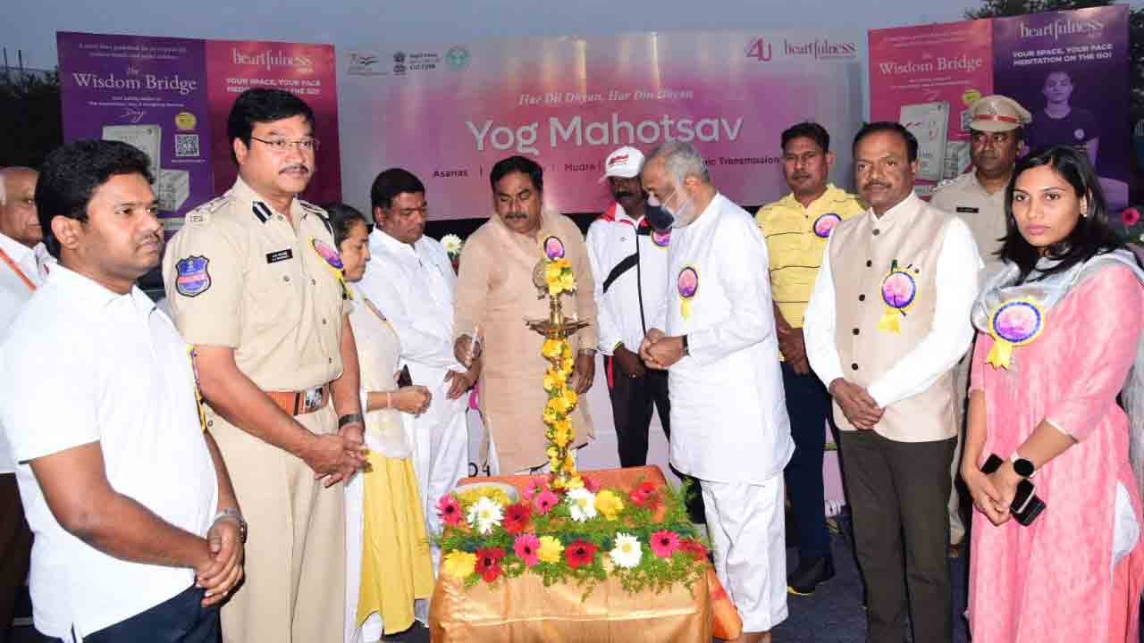 Minister Errabelli | ఒత్తిడి, మానసిక అశాంతి దూరానికి అత్యుత్తమ మెడిసిన్ యోగ : మంత్రి ఎర్రబెల్లి