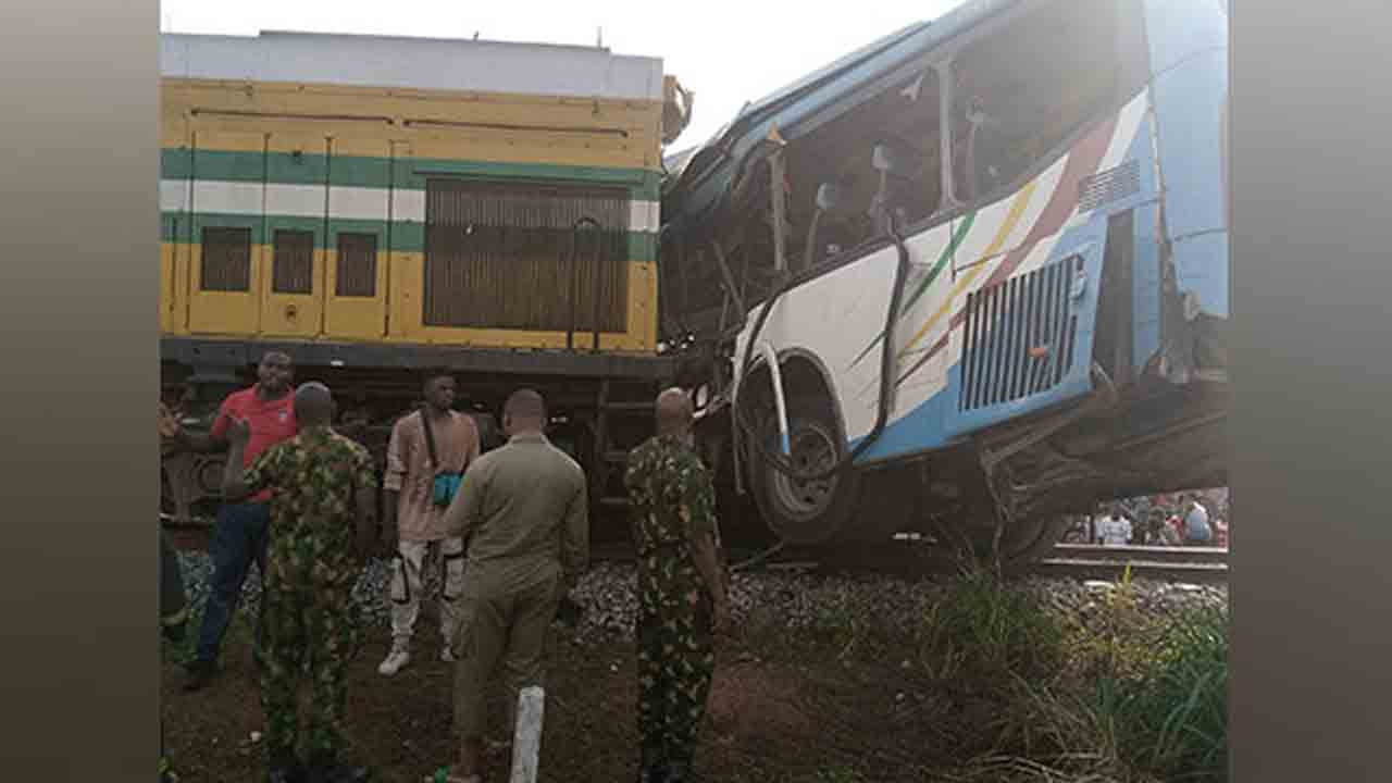 Train-Bus crash | నైజీరియాలో ఘోర ప్రమాదం.. బస్సును ఢీకొట్టిన రైలు.. ఆరుగురు దుర్మరణం