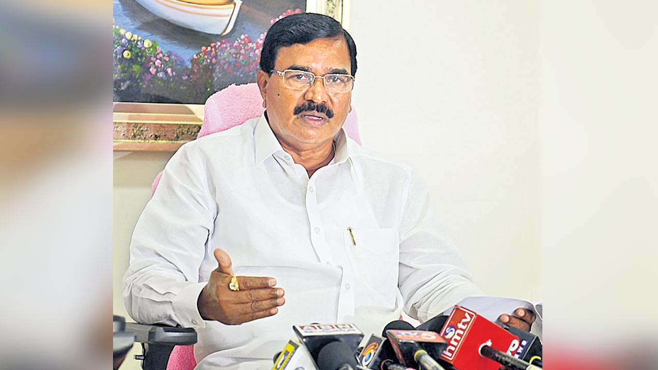 నకిలీ విత్తనాలను అరికట్టాలి