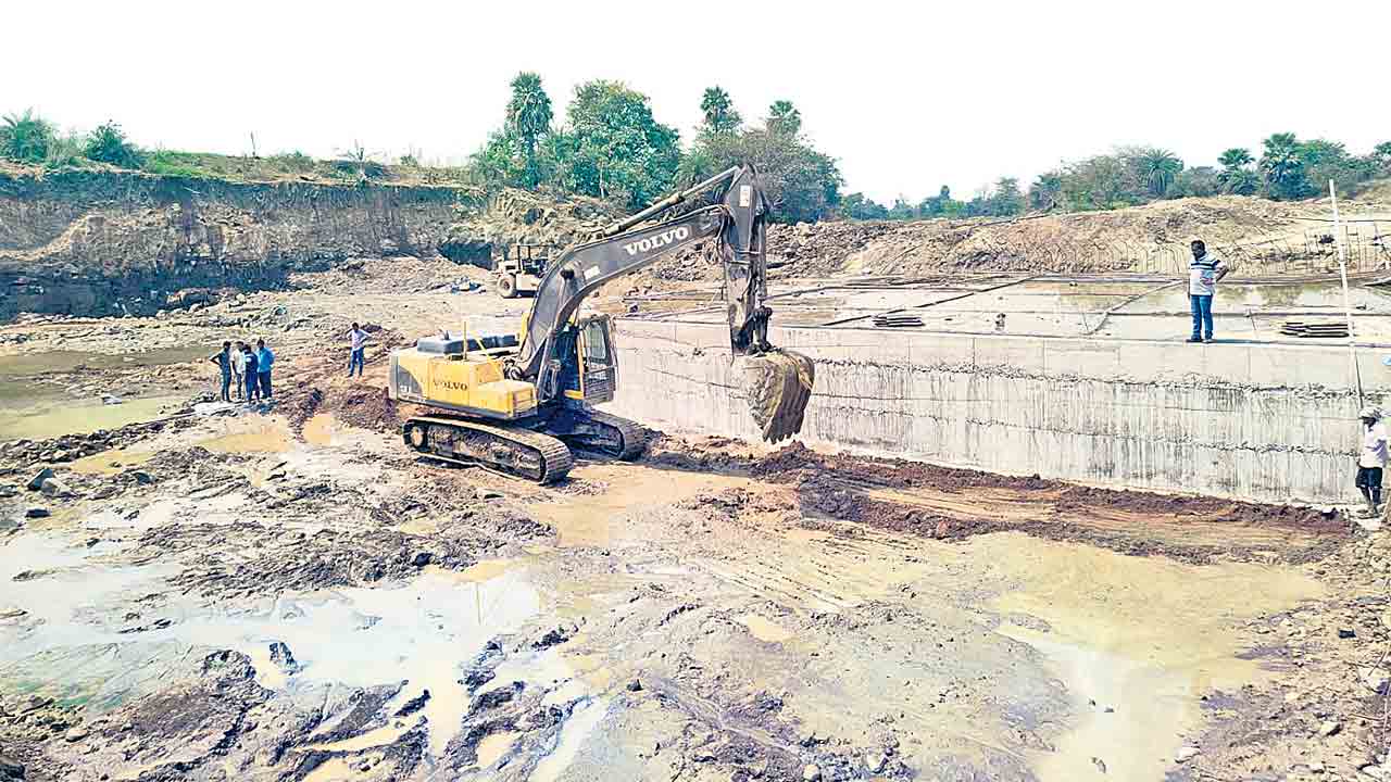 నాన్‌ కమాండ్‌ కు జలాభిషేకం