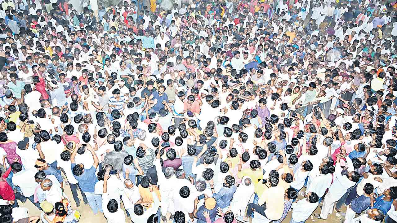 ఉత్కంఠగా సాగిన పిడిగుద్దులాట