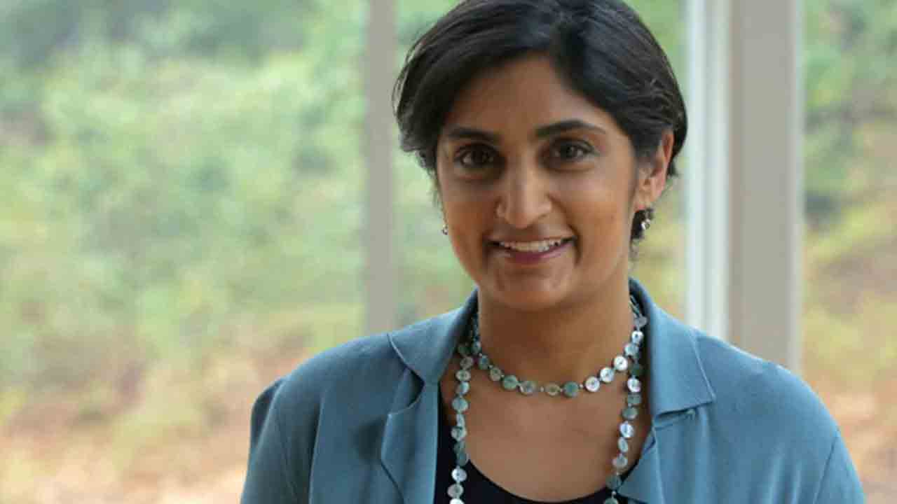 Racial Discrimination | అమెరికా కాలేజీలో జాతి.. లింగ వివ‌క్ష‌.. భార‌త సంత‌తి ప్రొఫెస‌ర్ సీరియ‌స్ ఆరోప‌ణ‌