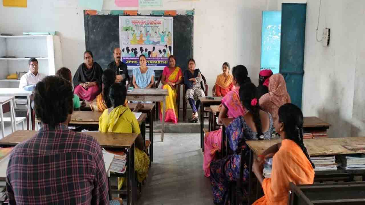 విద్యార్థుల హాజరు శాతం పెంచాలి